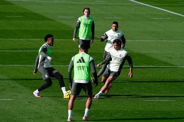 November 8, 2025, Valdebebas, Madrid, Spain: Eder Militao and Gonzalo Garcia during the Real Madrid training session ahead their upcoming Spanish League, LaLiga EA Sports, football match against Rayo Vallecano at Ciudad Deportiva Real Madrid on November 8, 2025, in Valdebebas, Madrid, Spain. Valdebebas Spain - ZUMAa181 20251108_zaa_a181_009 Copyright: xDennisxAgyemanx