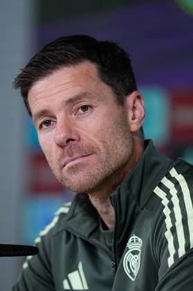November 8, 2025, Valdebebas, Madrid, Spain: Xabi Alonso, head coach of Real Madrid, attends his press conference, PK, Pressekonferenz during the training day of Real Madrid ahead the Spanish League, LaLiga EA Sports, football match against Rayo Vallecano at Ciudad Deportiva Real Madrid on November 8, 2025, in Valdebebas, Madrid, Spain. Valdebebas Spain - ZUMAa181 20251108_zaa_a181_070 Copyright: xDennisxAgyemanx
