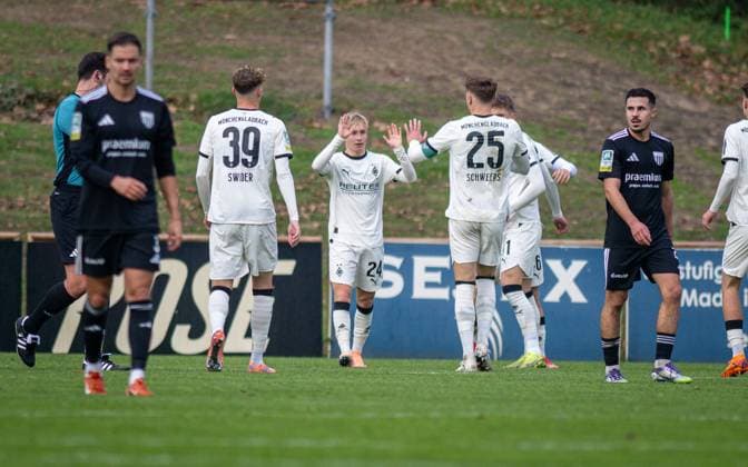 Soccer, Season 2025 2026, Regionalliga West, 08 11 2025, Matchday 15, Men, 1 FC Bocholt black vs Borussia Moenchengladbach U23 white v l Julian Riedel 1 FC Bocholt , Niklas Swider Borussia Moenchengladbach U23 , Fritz Henri Fleck Borussia Moenchengladbach U23 , Lion Schweers Borussia Moenchengladbach U23 , Veit Stange Borussia Moenchengladbach U23 , Marvin Lorch 1 FC Bocholt , Bocholt Stadion am Huenting Nordrhein Westfalen Germany 251108_fb_1fc-bocholt_borussia-moenchengladbach-u23_45918