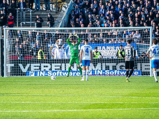 Kenan Fatkic FC Hansa Rostock, 04 on penalty kick duel with Max Schmitt SSV Ulm 1846, 01 , GER, SSV Ulm 1846 vs FC Hansa Rostock, Football, 3 Liga, Season 2025 2026, 08 11 2025, DFB DFL regulations prohibit any use of photographs as image sequences and or quasi video GER, SSV Ulm 1846 vs FC Hansa Rostock, Football, 3 Liga, Season 2025 2026, 08 11 2025 Ulm Copyright: xMichaelxSchmidt Eibner-Pressefotx EP_MST