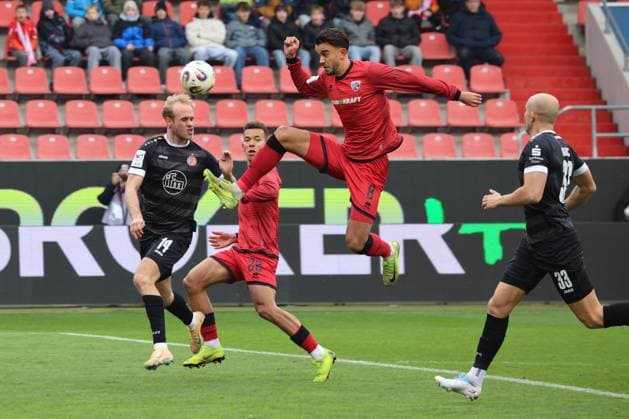 Fredrik Carlsen FC Ingolstadt 04, Nr 8 together with Marcel Costly FC Ingolstadt 04, Nr 22 on the way towards the goal during the match FC Ingolstadt 04 vs Rot Weiss Essen Football on 08 11 2025, DFB regulations prohibit any use of photographs as image sequences and or quasi video GER, Football, 3 Liga, Matchday 14, 1 FC Ingolstadt vs Rot Weiss Essen, Football, 08 11 2025, Audi Sportpark Ingolstadt Copyright: xEibner-Pressefoto OliverxSTRISCHx EP-OSH