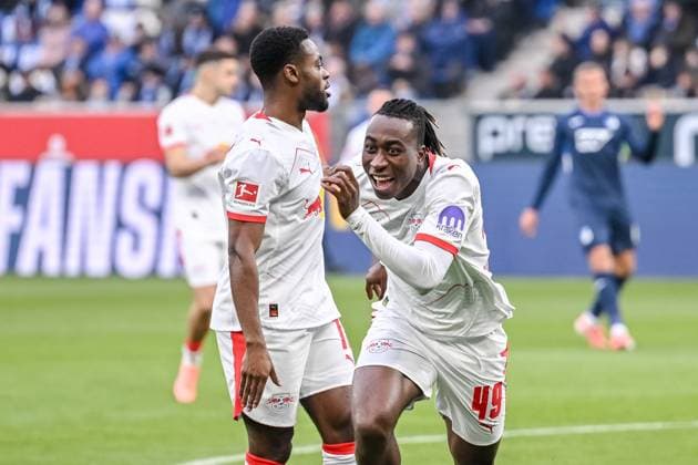 Yan Diomandà (RB Leipzig) Torjubel, jubelt nach seinem treffer zum 0:1 waehrend des spiels der Bundesliga zwischen TSG Hoffenheim und RB Leipzig, PreZero Arena am 08. November 2025 in Sinsheim, Deutschland. (Foto von Harry Langer DeFodi Images) +++ Yan Diomandà (RB Leipzig) celebrates after scoring his team s first goal during the Bundesliga match between TSG Hoffenheim and RB Leipzig at PreZero Arena on November 8, 2025 in Sinsheim, Germany. (Photo by Harry Langer DeFodi Images) DFL regulations prohibit any use of photographs as image sequences and or quasi-video. (Photo by Harry Langer DeFodi Images) DFL regulations prohibit any use of photographs as image sequences and or quasi-video. Yan Diomandà RB Leipzig Torjubel, jubilates after scoring his team s first goal during the Bundesliga match between TSG Hoffenheim and RB Leipzig, PreZero Arena on November 08, 2025 in Sinsheim, Germany Photo by Harry Langer DeFodi Images Yan Diomandà RB Leipzig celebrates after scoring his team s first goal during the Bundesliga match between TSG Hoffenheim and RB Leipzig at PreZero Arena on November 8, 2025 in Sinsheim, Germany Photo by Harry Langer DeFodi Images DFL regulations prohibit any use of photographs as image sequences and or quasi video Photo by Harry Langer DeFodi Images DFL regulations prohibit any use of photographs as image sequences and or quasi video