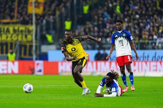 Serhou Guiassy Borussia Dortmund, 09 , Jordan Torunarigha Hamburgr SV, 25 GER, Hamburger SV vs Borussia Dortmund, Football, 1 Bundesliga, Matchday 10, Season 2025 2026, 08 11 2025 DFL REGULATIONS PROHIBIT ANY USE OF PHOTOGRAPHS AS IMAGE SEQUENCES AND OR QUASI VIDEO GER, Hamburger SV vs Borussia Dortmund, Football, 1 Bundesliga, Matchday 10, Season 2025 2026, 08 11 2025 Hamburg Copyright: xEibner-Pressefoto MarcelxvonxFehrnx EP_MFN