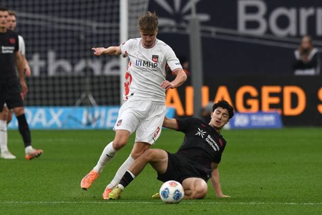 Ibrahim Maza Bayer 04 Leverkusen in duel with Jan Schoeppner 1 FC Heidenheim GER, Bayer 04 Leverkusen vs 1 FC Heidenheim, Football, Bundesliga, Matchday 10, Season 2025 2026, 08 11 2025 DFL REGULATES PROHIBIT ANY USE OF PHOTOGRAPHS AS IMAGE SEQUENCES AND OR QUASI VIDEO GER, Bayer 04 Leverkusen vs 1 FC Heidenheim, Football, Bundesliga, Matchday 10, Season 2025 2026, 08 11 2025 Leverkusen Copyright: xEibner-Pressefoto ThomasxThienelx EP_TTL