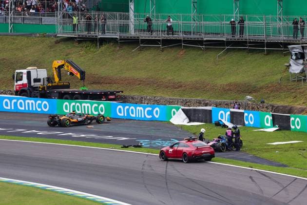 F1 - SAO PAULO GRAND PRIX 2025 81 PIASTRI Oscar (aus), McLaren F1 Team MCL39, action, 43 COLAPINTO Franco (arg), Alpine F1 Team A525, action during the 2025 Formula 1 Grande Premio de Sao Paulo, 2025 Sao Paulo Grand Prix, 21th round of the 2025 FIA Formula One World Championship, WM, Weltmeisterschaft from November 7 to 9, 2025 on the Interlagos, in Sao Paulo, Brazil - Sao PauloBrazil Copyright: xDPPIx