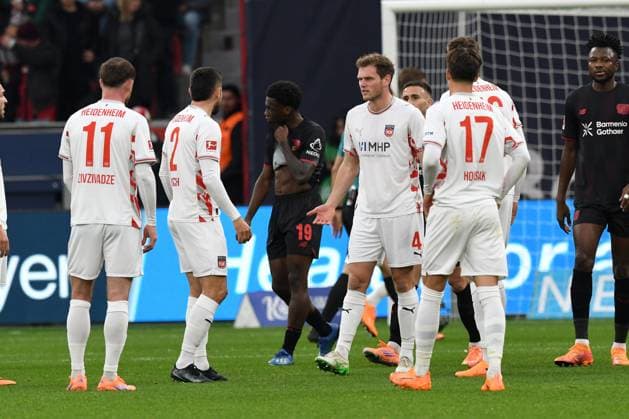 Perplexed Heidenheim after the goal to 0 3 GER, Bayer 04 Leverkusen vs 1 FC Heidenheim, Soccer, Bundesliga, Matchday 10, Season 2025 2026, 08 11 2025 DFL REGULATES PROHIBIT ANY USE OF PHOTOGRAPHS AS IMAGE SEQUENCES AND OR QUASI VIDEO GER, Bayer 04 Leverkusen vs 1 FC Heidenheim, Soccer, Bundesliga, Matchday 10, Season 2025 2026, 08 11 2025 Leverkusen Copyright: xEibner-Pressefoto ThomasxThienelx EP_TTL