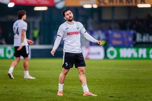 Timur Gayret SC Verl, 30 is disappointed sad after 1 1 draw GER, SC Verl vs FC Erzgebirge Aue, Football, 3 Liga, Matchday 14, Season 2025 2026, 08 11 2025 DFL Regulations prohibit any use of photographers as image sequences and or quasi video GER, SC Verl vs FC Erzgebirge Aue, Football, 3 Liga, Matchday 14, Season 2025 2026, 08 11 2025 Verl Copyright: xEibner-Pressefoto JanxRollingerx EP_JSK
