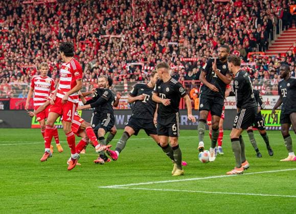 Soccer, Men, Season 2025 2026, 1 Bundesliga 10 Matchday , 1 FC Union Berlin FC Bayern Munich, f l Danilho Doekhi 1 FC Union Berlin scores the goal for 1 0 against Konrad Laimer Bayern Munich , Harry Kane Bayern Munich , Joshua Kimmich Bayern Munich , Jonathan Tah Bayern Munich and Leon Goretzka Bayern Munich , 08 11 2025, Copyright: xSebastianxRäppold MatthiasxKochx
