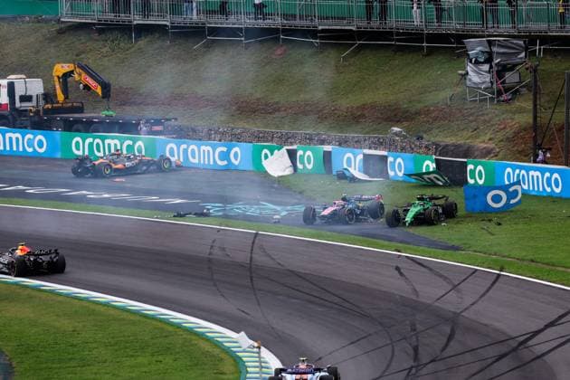 F1 - SAO PAULO GRAND PRIX 2025 81 PIASTRI Oscar (aus), McLaren F1 Team MCL39, action, 43 COLAPINTO Franco (arg), Alpine F1 Team A525, action, 27 HULKENBERG Nico (ger), Stake F1 Team Kick C45, action during the 2025 Formula 1 Grande Premio de Sao Paulo, 2025 Sao Paulo Grand Prix, 21th round of the 2025 FIA Formula One World Championship, WM, Weltmeisterschaft from November 7 to 9, 2025 on the Interlagos, in Sao Paulo, Brazil - Sao PauloBrazil Copyright: xDPPIx