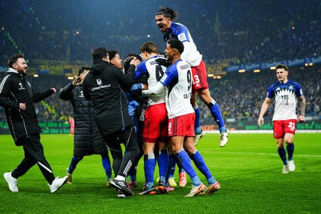 Goal celebration Hamburger SV after goal to 1 1 Ransford Yeboah Koenigsdoerffer Hamburger SV, 11 GER, Hamburger SV vs Borussia Dortmund, Football, 1 Bundesliga, Matchday 10, Season 2025 2026, 08 11 2025 DFL REGULATIONS PROHIBIT ANY USE OF PHOTOGRAPHS AS IMAGE SEQUENCES AND OR QUASI VIDEO GER, Hamburger SV vs Borussia Dortmund, Football, 1 Bundesliga, Matchday 10, Season 2025 2026, 08 11 2025 Hamburg Copyright: xEibner-Pressefoto MarcelxvonxFehrnx EP_MFN