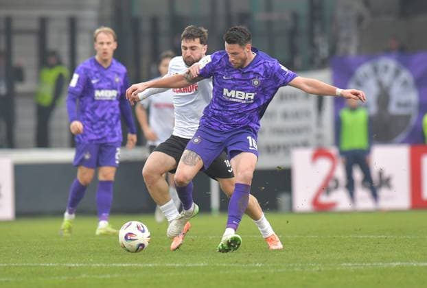 08 11 2025, GER, Soccer, 3 Liga, Season 2025 2026, Matchday 14, Sportclub Arena, Verl SC Verl FC Erzgebirge Aue 1 1 Berkan Taz SC Verl, left against Ryan Malone FC Erzgebirge Aue , action, duel, duel