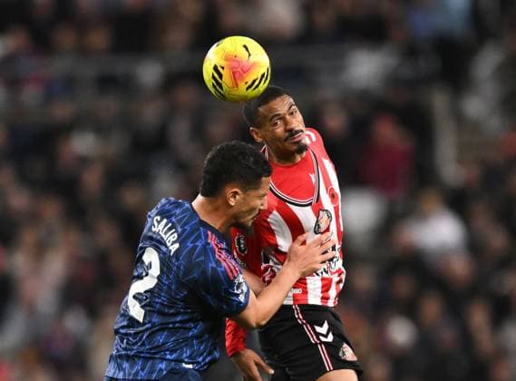 Wilson Isidor of Sunderland wins the ball Sunderland v Arsenal, Premier League, Football, Stadium of Light, Sunderland, UK - 08 Nov 2025Sunderland Stadium of Light United Kingdom EDITORIAL USE ONLY No use with unauthorised audio, video, data, fixture lists, club league logos or live services. Online in-match use limited to 120 images, no video emulation. No use in betting, games or single club league player publications. Copyright: xRichardxLee Shutterstockx 15702163z