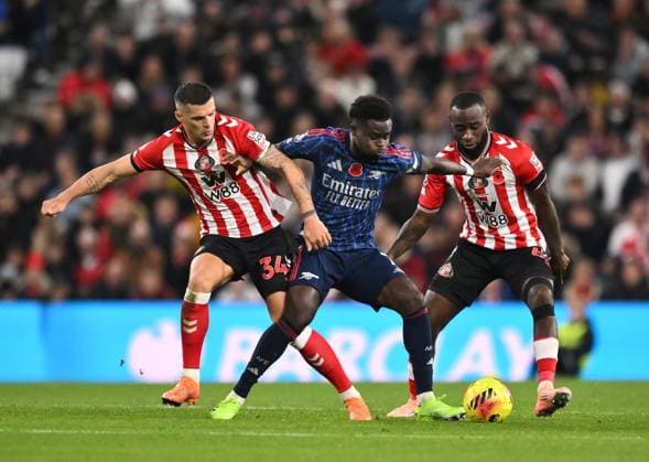 Bukayo Saka of Arsenal (centre) fends off Granit Xhaka of Sunderland (left) and Lutsharel Geertruida of Sunderland Sunderland v Arsenal, Premier League, Football, Stadium of Light, Sunderland, UK - 08 Nov 2025Sunderland Stadium of Light United Kingdom EDITORIAL USE ONLY No use with unauthorised audio, video, data, fixture lists, club league logos or live services. Online in-match use limited to 120 images, no video emulation. No use in betting, games or single club league player publications. Copyright: xRichardxLee Shutterstockx 15702163ab