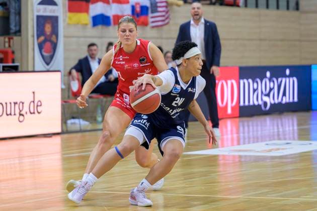 Kennedy Dickie Panthers, 1 , Liz Smith Lions, 24 , Syntainics MBC vs GiroLive Panthers Osnabrueck, Basketball, Women, Bundesliga, Season 2025 26, 7 Matchday, 08 11 2025 Halle SWH Arena Sachsen Anhalt Germany