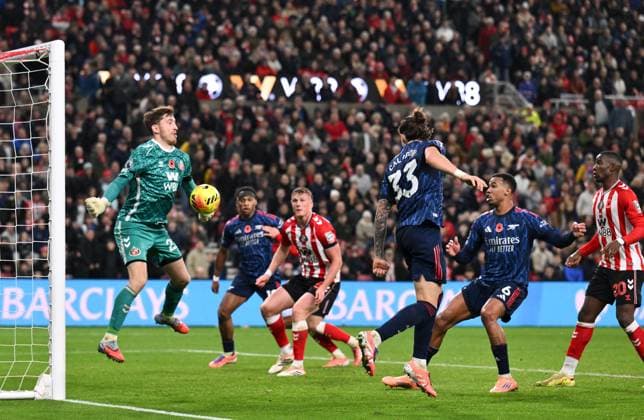 Robin Roefs of Sunderland saves a header from Riccardo Calafiori of Arsenal Sunderland v Arsenal, Premier League, Football, Stadium of Light, Sunderland, UK - 08 Nov 2025Sunderland Stadium of Light United Kingdom EDITORIAL USE ONLY No use with unauthorised audio, video, data, fixture lists, club league logos or live services. Online in-match use limited to 120 images, no video emulation. No use in betting, games or single club league player publications. Copyright: xRichardxLee Shutterstockx 15702163cc