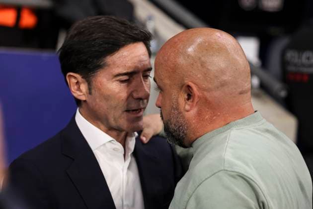 November 8, 2025, Cornella, Barcelona, SPAIN: Marcelino, head coach of Villarreal CF, greets Manolo Gonzalez, head coach of RCD Espanyol, during the Spanish league, La Liga EA Sports, football match played between RCD Espanyol and Villarreal CF at RCDE Stadium on November 08, 2025 in Cornella, Barcelona, Spain. Cornella SPAIN - ZUMAa181 20251108_zaa_a181_431 Copyright: xJavierxBorregox