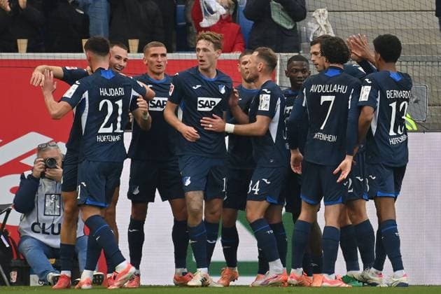 collective goal celebration from left to right Albian HAJDARI 1899 Hoffenheim , Tim LEMPERLE 1899 Hoffenheim , Grischa PROEMEL 1899 Hoffenheim , Wouter BURGER 1899 Hoffenheim , Vladimir COUFAL 1899 Hoffenheim , Leon AVDULLAHU 1899 Hoffenheim , BERNARDO 1899 Hoffenheim , Jubel,Freude,Begeisterung,Aktion Fussball 1 Bundesliga Saison 2025 2026, 10 Spieltag, Spieltag10 TSG 1899 Hoffenheim RB Leipzig 3 1 am 08 11 2025 PreZero ARENA