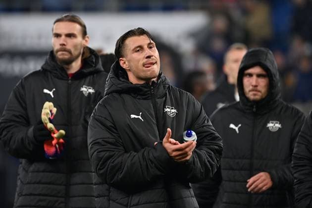 Players Leipzig after the end of the game in front of the fans, football fans, Willi ORBAN L , disappointment, frustration, disappointed, frustrated, dejected, Football 1 Bundesliga season 2025 2026, 10 Matchday, Matchday10 TSG 1899 Hoffenheim RB Leipzig 3 1 on 08 11 2025 PreZero ARENA