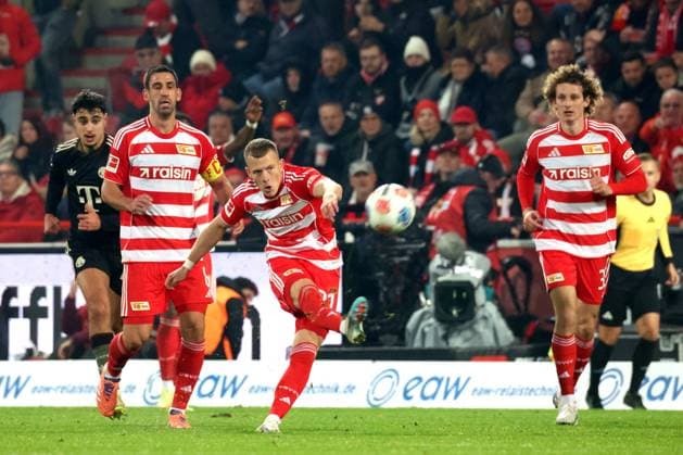 DEU, DFL, 1 FBL, 1 FC Union vs Bayern Muenchen, 08 11 2025, Stadion Alte Foersterei, Berlin, DEU, DFL, 1 FBL, 1 FC Union vs Bayern Muenchen, im Bild Rani Khedira 1 FC Union Berlin 8 , Tim Skarke 1 FC Union Berlin 21 , Alex Kral 1 FC Union Berlin 33 DFL regulations prohibit any use of Photographs as image sequences and or quasi video nordphotoxGmbHx xEngler nph00076