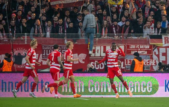 Soccer, Men, Season 2025 2026, 1 Bundesliga 10 Matchday , 1 FC Union Berlin FC Bayern Munich, f l Tom Rothe 1 FC Union Berlin , Oliver Burke 1 FC Union Berlin , Leopold Querfeld 1 FC Union Berlin , Ilyas Ansah 1 FC Union , Celebration after goal disallowed for offside to 1 0, 08 11 2025, Copyright: xMatthiasxKochx