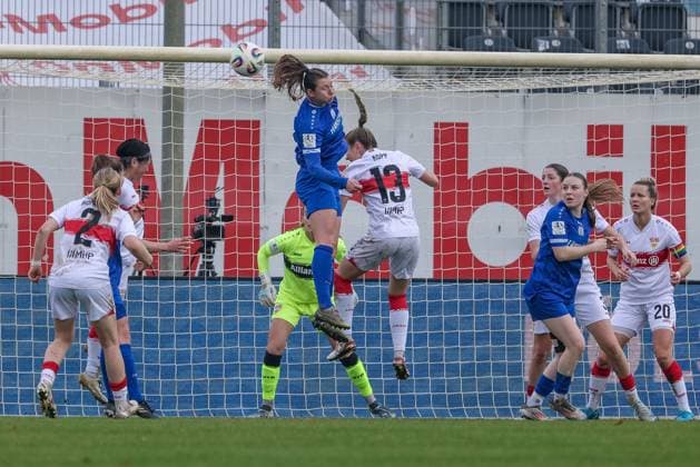 from left Sarah Hagg SV Meppen, 12 and Leonie Kopp VfB Stuttgart, 13 in header duel, header, duel, action, action, game scene, THE DFB REGULATIONS PROHIBIT ANY USE OF PHOTOGRAPHS AS IMAGE SEQUENCES AND OR QUASI VIDEO , 09 11 2025, Meppen Germany , Football, 2 Womens Bundesliga, SV Meppen VfB Stuttgart xobx