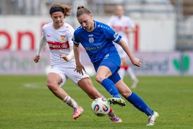 from left Rosa Rückert VfB Stuttgart, 11 and Lana Hubbeling SV Meppen, 18 in duel, duel, dynamics, action, action, game scene, THE DFB REGULATIONS PROHIBIT ANY USE OF PHOTOGRAPHS AS IMAGE SEQUENCES AND OR QUASI VIDEO , 09 11 2025, Meppen Germany , Football, 2 Womens Bundesliga, SV Meppen VfB Stuttgart xobx