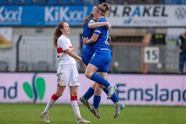from left Laura Bröring SV Meppen, 6 and goal scorer Bente Bode SV Meppen, 14 with goal celebration, cheering, jubilant, optimistic, game scene, highlight, joy about the goal for 1 0, THE DFB REGULATIONS PROHIBIT ANY USE OF PHOTOGRAPHS AS IMAGE SEQUENCES AND OR QUASI VIDEO , 09 11 2025, Meppen Germany , Football, 2 Womens Bundesliga, SV Meppen VfB Stuttgart xobx