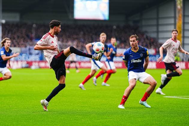 Anouar El Azzouzi Fortuna Duesseldorf, 08 , Marco Komenda Holstein Kiel, 03 GER, Holstein Kiel vs Fortuna Duesseldorf, Football, 2 Bundesliga, Matchday 12, Season 2025 2026, 09 11 2025 DFL REGULATIONS PROHIBIT ANY USE OF PHOTOGRAPHS AS IMAGE SEQUENCES AND OR QUASI VIDEO GER, Holstein Kiel vs Fortuna Duesseldorf, Football, 2 Bundesliga, Matchday 12, Season 2025 2026, 09 11 2025 Kiel Copyright: xEibner-Pressefoto MarcelxvonxFehrnx EP_MFN