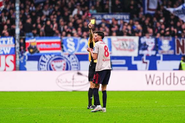 Yellow card Anouar El Azzouzi Fortuna Duesseldorf, 08 GER, Holstein Kiel vs Fortuna Duesseldorf, Football, 2 Bundesliga, Matchday 12, Season 2025 2026, 09 11 2025 DFL REGULATIONS PROHIBIT ANY USE OF PHOTOGRAPHS AS IMAGE SEQUENCES AND OR QUASI VIDEO GER, Holstein Kiel vs Fortuna Duesseldorf, Football, 2 Bundesliga, Matchday 12, Season 2025 2026, 09 11 2025 Kiel Copyright: xEibner-Pressefoto MarcelxvonxFehrnx EP_MFN