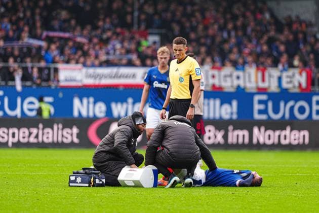 Injury Alexander Bernhardsson Holstein Kiel, 11 GER, Holstein Kiel vs Fortuna Duesseldorf, Football, 2 Bundesliga, Matchday 12, Season 2025 2026, 09 11 2025 DFL REGULATIONS PROHIBIT ANY USE OF PHOTOGRAPHS AS IMAGE SEQUENCES AND OR QUASI VIDEO GER, Holstein Kiel vs Fortuna Duesseldorf, Football, 2 Bundesliga, Matchday 12, Season 2025 2026, 09 11 2025 Kiel Copyright: xEibner-Pressefoto MarcelxvonxFehrnx EP_MFN