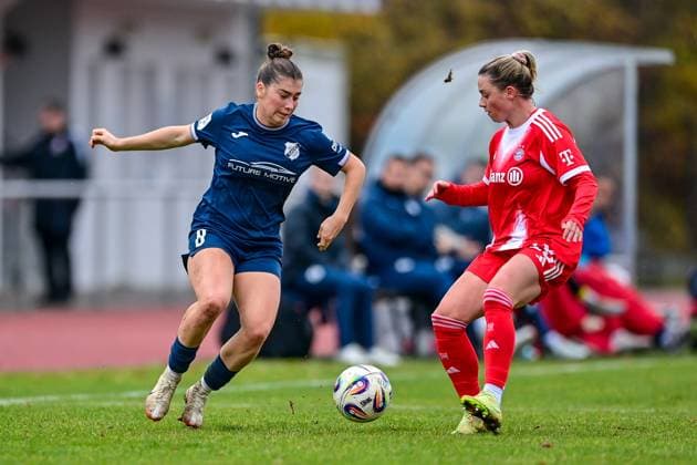 from left Kim Schneider Sand, 8 Maria Plattner FCB, 18 in duel, duel, tackle, dynamics, action, 09 11 2025, Aschheim Germany , Soccer,2 Women Bundesliga, FC Bayern München II SC Sand, DFB DFL REGULATIONS PROHIBIT ANY USE OF PHOTOGRAPHS AS IMAGE SEQUENCES AND OR QUASI VIDEO xslx