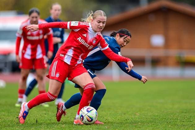 from left Marie Gmeineder FCB, 6 Rio Takizawa Sand, 17 in duel, duel, tackle, dynamic, action, action, 09 11 2025, Aschheim Germany , Soccer,2 Women Bundesliga, FC Bayern München II SC Sand, DFB DFL REGULATIONS PROHIBIT ANY USE OF PHOTOGRAPHS AS IMAGE SEQUENCES AND OR QUASI VIDEO xslx