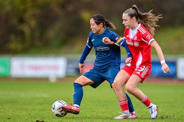 v li Rio Takizawa Sand, 17 Melina Hoffmann FCB, 29 in duel, duel, tackle, dynamic, action, action, 09 11 2025, Aschheim Germany , Soccer,2 Women Bundesliga, FC Bayern München II SC Sand, DFB DFL REGULATIONS PROHIBIT ANY USE OF PHOTOGRAPHS AS IMAGE SEQUENCES AND OR QUASI VIDEO xslx