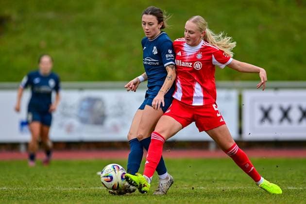 from left Sara D Appolonia Sand, 2 Luzie Zähringer Zaehringer, FCB, 5 in duel, duel, tackle, dynamic, action, action, 09 11 2025, Aschheim Germany , Football,2 Women Bundesliga, FC Bayern München II SC Sand, DFB DFL REGULATIONS PROHIBIT ANY USE OF PHOTOGRAPHS AS IMAGE SEQUENCES AND OR QUASI VIDEO xslx