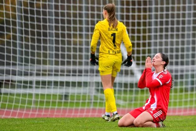 v li Jule Baum Goalkeeper, Sand, 1 Elira Terakaj FCB, 7 angry about a missed goal chance, disappointed, frustration, disappointed, pessimistic, 09 11 2025, Aschheim Germany , Football,2 Women Bundesliga, FC Bayern München II SC Sand, DFB DFL REGULATIONS PROHIBIT ANY USE OF PHOTOGRAPHS AS IMAGE SEQUENCES AND OR QUASI VIDEO xslx