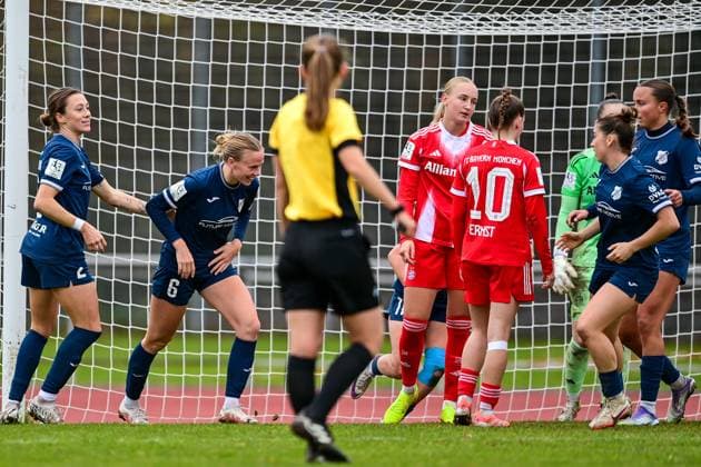 Players of SC Sand with goal celebration, celebration, goal celebration, celebrate the goal, goal, celebration, celebration of the goal uzum 1 1 by Milena Fischer Sand, 6 2 v li , optimistic, action, actionm, players of FC Bayern looking disappointed, disappointment, frustration, disappointed, pessimistic, 09 11 2025, Aschheim Germany , Soccer,2 Frauen Bundesliga, FC Bayern München II SC Sand, DFB DFL REGULATIONS PROHIBIT ANY USE OF PHOTOGRAPHS AS IMAGE SEQUENCES AND OR QUASI VIDEO xslx