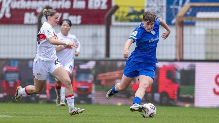 from left Celine Philipp VfB Stuttgart, 24 and Lea Mauly SV Meppen, 19 in a duel, dynamic, action, action, game scene, THE DFB REGULATIONS PROHIBIT ANY USE OF PHOTOGRAPHS AS IMAGE SEQUENCES AND OR QUASI VIDEO , 09 11 2025, Meppen Germany , Football, 2 Womens Bundesliga, SV Meppen VfB Stuttgart xobx