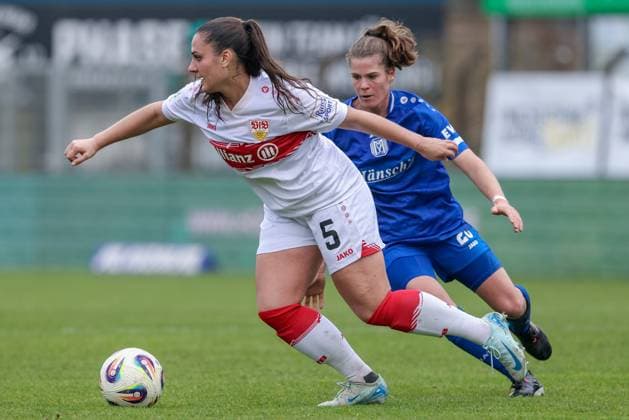 from left Laureta Temaj VfB Stuttgart, 5 and Chantal Schouwstra SV Meppen, 20 in a duel, dynamic, action, action, game scene, THE DFB REGULATIONS PROHIBIT ANY USE OF PHOTOGRAPHS AS IMAGE SEQUENCES AND OR QUASI VIDEO , 09 11 2025, Meppen Germany , Football, 2 Womens Bundesliga, SV Meppen VfB Stuttgart xobx