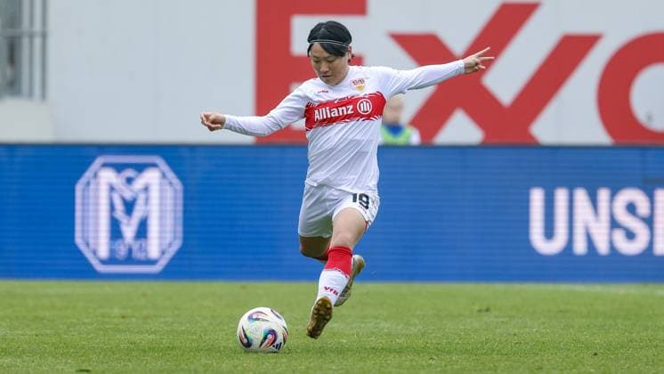 Yuka Hirano VfB Stuttgart, 19 on the ball, cropped image, single image, full body, action, action, game scene, THE DFB REGULATIONS PROHIBIT ANY USE OF PHOTOGRAPHS AS IMAGE SEQUENCES AND OR QUASI VIDEO , 09 11 2025, Meppen Germany , Football, 2 Womens Bundesliga, SV Meppen VfB Stuttgart xobx