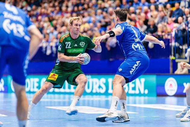 v l Marian Michalczik TSV Hannover Burgdorf, 22 , Frederik Simak TBV Lemgo Lippe, 08 GER, TBV Lemgo Lippe vs TSV Hannover Burgdorf, Handball, 1 Bundesliga, 11 Matchday, Season 2025 2026, 09 11 2025 GER, TBV Lemgo Lippe vs TSV Hannover Burgdorf, Handball, 1 Bundesliga, 11 Matchday, Season 2025 2026, 09 11 2025 Lemgo Copyright: xEibner-Pressefoto JanxRollingerx EP_JSK