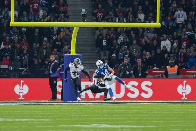 Touchdown Alec Pierce Indianapolis Colts, 14 , with Dee Alford Atlanta Falcons, 20 and Xavier Watts Atlanta Falcons, 31 , GER, Indianapolis Colts vs Atlanta Falcons, American Football, National Football League, Berlin Game 2025, Week 10, Season 2025, 09 11 2025, GER, Indianapolis Colts vs Atlanta Falcons, American Football, National Football League, Berlin Game 2025, Week 10, Season 2025, 09 11 2025 Berlin Copyright: xEibner-Pressefoto JennixMaulx EP_JML
