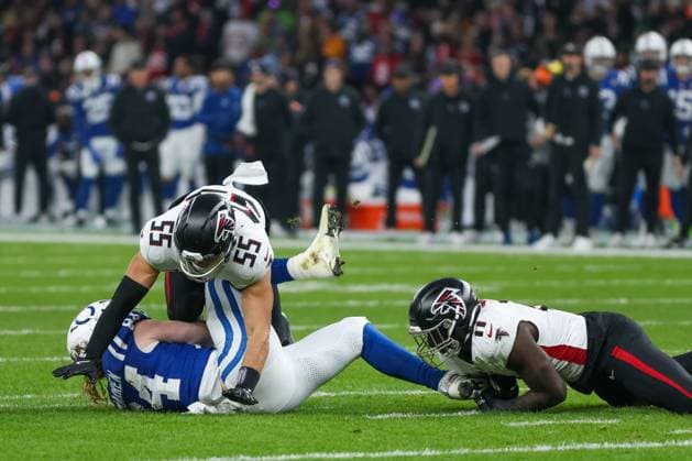 Jalon Walker Atlanta Falcons, 11 with Tyler Warren Indianapolis Colts, 84 , with Kaden Elliss Atlanta Falcons, 55 , GER, Indianapolis Colts vs Atlanta Falcons, American Football, National Football League, Berlin Game 2025, Week 10, Season 2025, 09 11 2025, GER, Indianapolis Colts vs Atlanta Falcons, American Football, National Football League, Berlin Game 2025, Week 10, Season 2025, 09 11 2025 Berlin Copyright: xEibner-Pressefoto JennixMaulx EP_JML