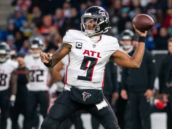 Michael Penix Jr Atlanta Falcons 9 , Indianapolis Colts vs Atlanta Falcons, American Football, National Football League, Berlin Game 2025, Season 2025, Matchday 10, 09 11 2025, Indianapolis Colts vs Atlanta Falcons, American Football, National Football League, Berlin Game 2025, Season 2025, Matchday 10, 09 11 2025 Berlin Copyright: xEibner-Pressefoto FlorianxSchustx EP_FSU