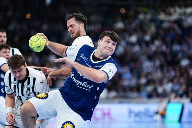 Throw Goal Aron Seesing Bergischer HC, 49 GER, THW Kiel vs Bergischer HC, Handball, 1 Bundesliga, Matchday 11, Season 2025 2026, 09 11 2025 GER, THW Kiel vs Bergischer HC, Handball, 1 Bundesliga, Matchday 11, Season 2025 2026, 09 11 2025 Kiel Copyright: xEibner-Pressefoto MarcelxvonxFehrnx EP_MFN
