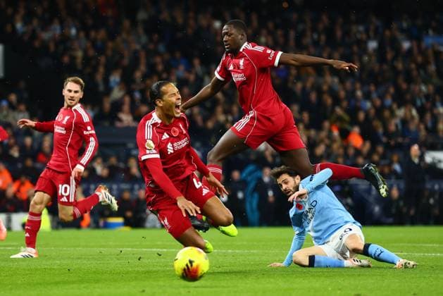 Bernardo Silva of Manchester City fouls Virgil van Dijk of Liverpool Manchester City v Liverpool, Premier League, Football, Etihad Stadium, Manchester, UK - 09 Nov 2025Manchester Etihad Stadium United Kingdom EDITORIAL USE ONLY No use with unauthorised audio, video, data, fixture lists, club league logos or live services. Online in-match use limited to 120 images, no video emulation. No use in betting, games or single club league player publications. Copyright: xPaulxCurrie Shutterstockx 15702266ai