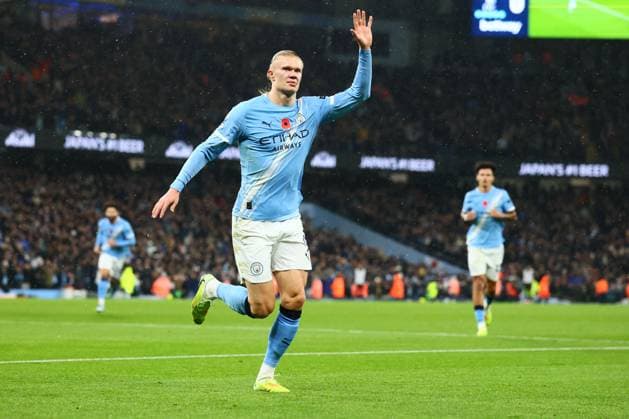 Erling Haaland of Manchester City scores to make it 1-0 and celebrates Manchester City v Liverpool, Premier League, Football, Etihad Stadium, Manchester, UK - 09 Nov 2025Manchester Etihad Stadium United Kingdom EDITORIAL USE ONLY No use with unauthorised audio, video, data, fixture lists, club league logos or live services. Online in-match use limited to 120 images, no video emulation. No use in betting, games or single club league player publications. Copyright: xPaulxCurrie Shutterstockx 15702266am