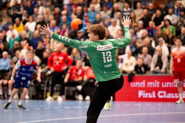 Finn Knaack TuSEM Essen, 12, Goalkeeper 7 meters, HBW Balingen Weilstetten vs TuSEM Essen, Handball, 2 Bundesliga, Matchday 10, Season 2025 2026, 09 11 2025 Eibner Pressefoto Andreas Ulmer HBW Balingen Weilstetten vs TuSEM Essen, Handball, 2 Bundesliga, Matchday 10, Season 2025 2026, 09 11 2025 Balingen Copyright: xEibner-Pressefoto AndreasxUlmerx EP_AUR
