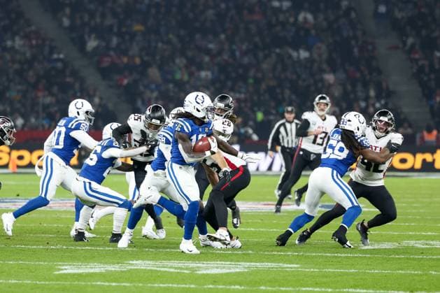Ashton Dulin Indianapolis Colts, 16 with ball, with Mike Ford Atlanta Falcons, 28 and Ameer Abdullah Indianapolis Colts, 26 , GER, Indianapolis Colts vs Atlanta Falcons, American Football, National Football League, Berlin Game 2025, Week 10, Season 2025, 09 11 2025, GER, Indianapolis Colts vs Atlanta Falcons, American Football, National Football League, Berlin Game 2025, Week 10, Season 2025, 09 11 2025 Berlin Copyright: xEibner-Pressefoto JennixMaulx EP_JML