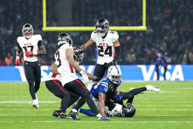 Jonathan Taylor Indianapolis Colts, 28 with Jessie Bates Atlanta Falcons, 03 and A J Terrell Atlanta Falcons, 24 , with Arnold Ebiketie Atlanta Falcons, 17 , GER, Indianapolis Colts vs Atlanta Falcons, American Football, National Football League, Berlin Game 2025, Week 10, Season 2025, 09 11 2025, GER, Indianapolis Colts vs Atlanta Falcons, American Football, National Football League, Berlin Game 2025, Week 10, Season 2025, 09 11 2025 Berlin Copyright: xEibner-Pressefoto JennixMaulx EP_JML