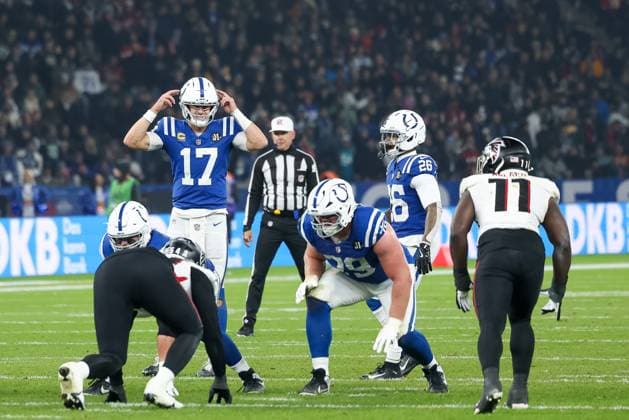 Daniel Jones Indianapolis Colts, 17 with ind29 and Jalon Walker Atlanta Falcons, 11 , GER, Indianapolis Colts vs Atlanta Falcons, American Football, National Football League, Berlin Game 2025, Week 10, Season 2025, 09 11 2025, GER, Indianapolis Colts vs Atlanta Falcons, American Football, National Football League, Berlin Game 2025, Week 10, Season 2025, 09 11 2025 Berlin Copyright: xEibner-Pressefoto JennixMaulx EP_JML